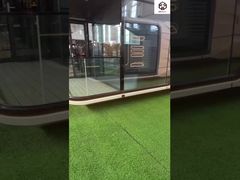 Kapsul Luar Angkasa dengan Dekorasi Halus